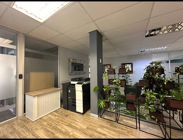 90.70M² CO-WORKING SPACE TO LET IN DIE HOEWES
